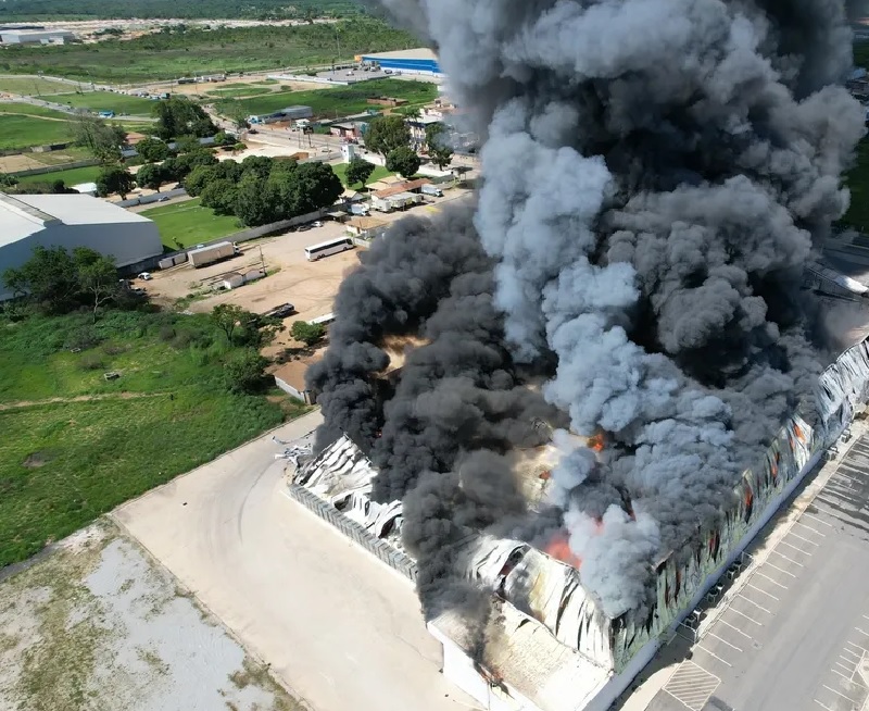  Incêndio destrói loja da Havan em Vitória da Conquista, na Bahia — Foto: Paulo Silveira 