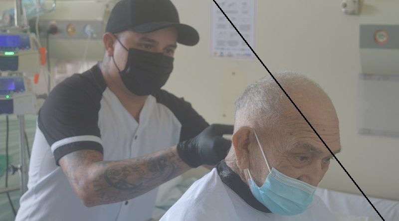 Manoel da Silva foi o primeiro a cortar o cabelo durante a ação_Instituto Mais Saúde (1)