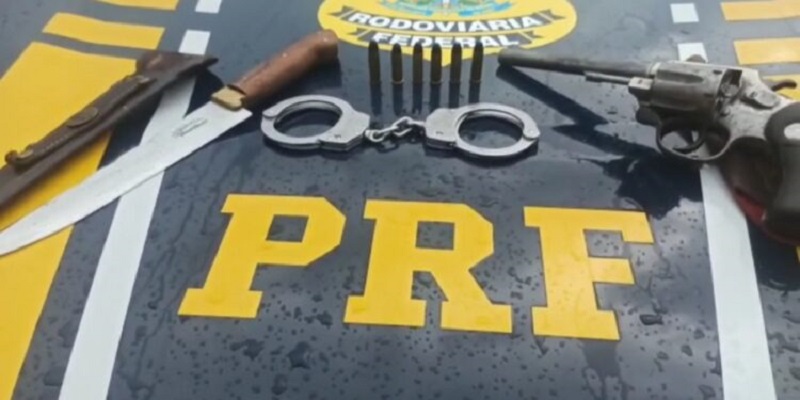 Armas apreendidas (Foto: Divulgação PRF)