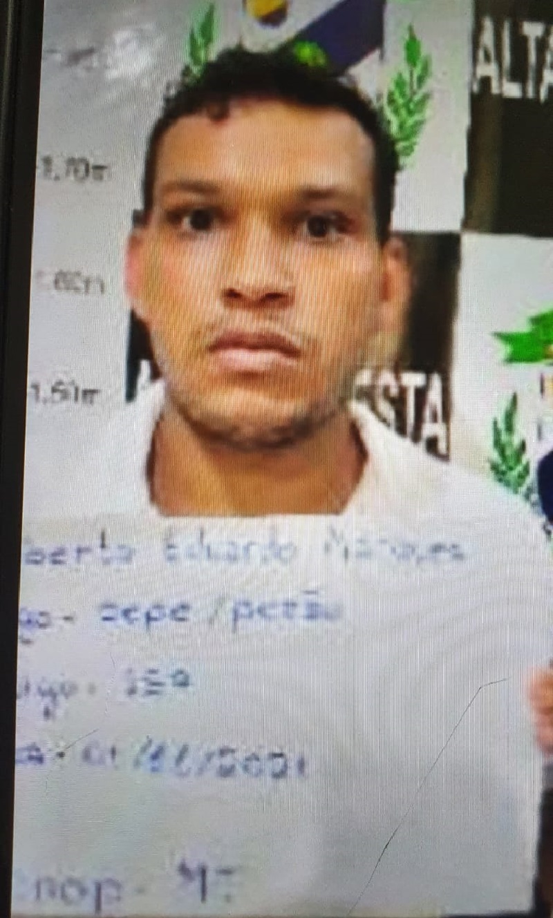 Umberto Eduardo Marques (Pezão) de 27 anos , principal suspeito do crime, foi preso nessa quarta (25), na cidade de Sinop. Humberto foi localizado em uma residência no Jardim Buritis, onde foi detido com outras duas pessoas. O acusado foi identificado como a pessoa que conduzia a caminhonete na data do desaparecimento. (Foto:Reprodução)