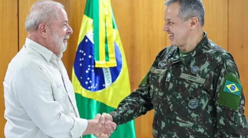 Lula com o nome comandante do Exército, general Tomás Miguel Miné Ribeiro Paiva Rocardo Stuckert/Planalto