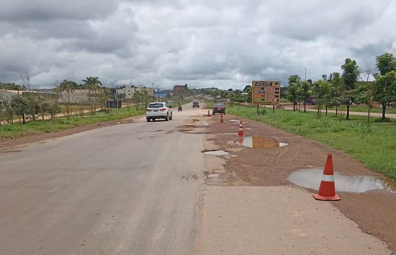 Perímetro urbano de novo progresso da BR 163 tomado por buracos e lama. (foto:Jornal Folha do Progresso)