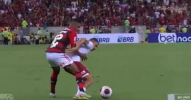 Disputa entre Matheus França e André, no primeiro tempo (Reprodução/Band)
Foto: Lance!