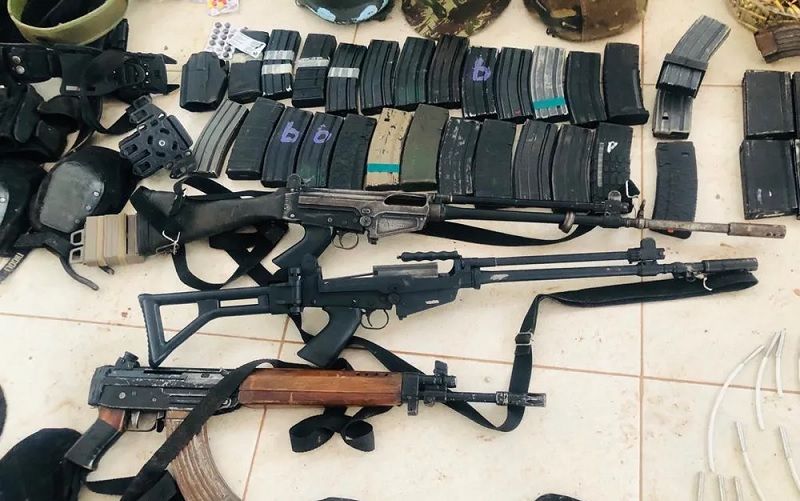 Armas são de grosso calibre, informou a Polícia Militar — Foto: Divulgação/Polícia Militar