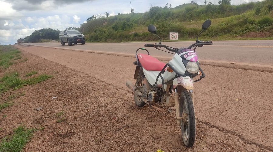 Motocicleta usada no crime foi presa pela polícia Militar (Foto: Divulgação PM)