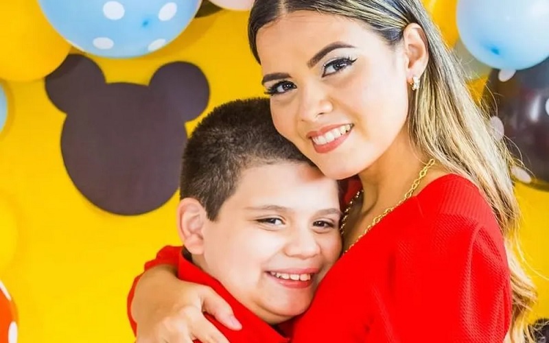 Bruna e o filho. — Foto: Reprodução / Redes sociais