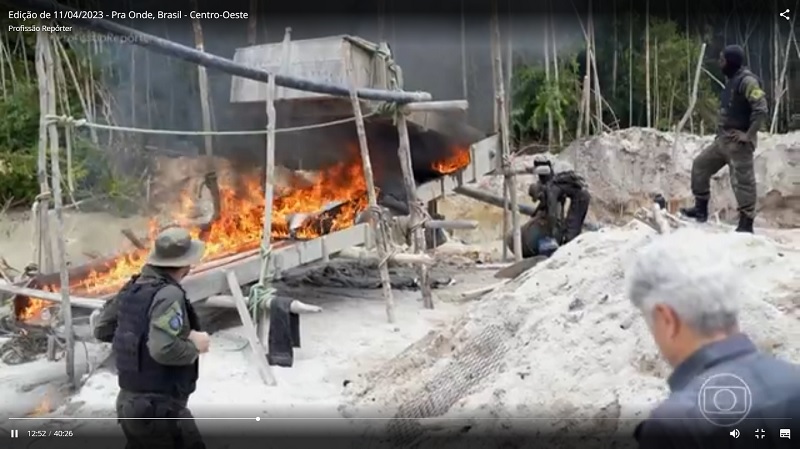 Caco Barcelos e equipe acompanham operação de destruição de garimpo ilegal com fiscais ambientais do ICMBio no Pará.