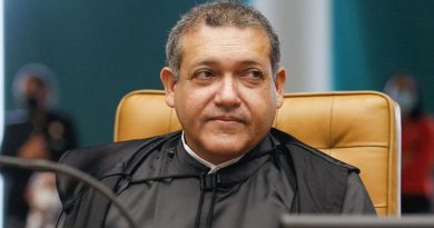 Ministro Nunes Marques durante sessão solene de posse no STF.