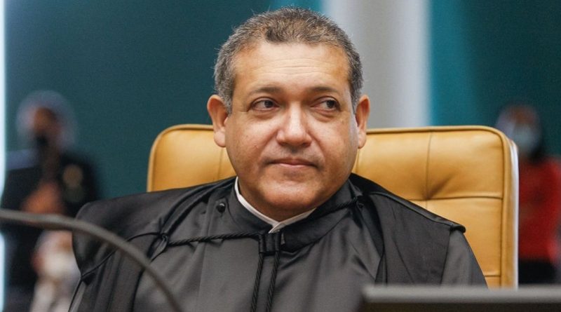 Ministro Nunes Marques durante sessão solene de posse no STF.