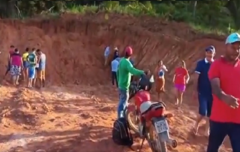 Após boato, mais de 200 pessoas cavam área em busca de ouro no MT