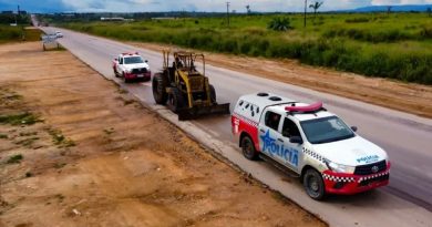 Um trator também foi apreendido durante ação da Operação Curupira — Foto: Ascom/Segup