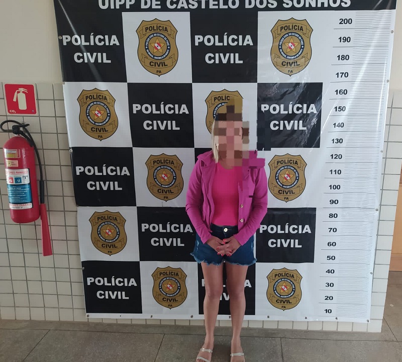 LIANE DE ANDRADE ROSA, foi presa acusada de Tráfico de Drogas ; (Foto:Divulgçaão Policia)
