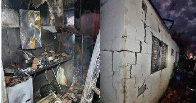 A casa ficou com a paredes rachadas e as vigas abaladas — Foto: Reprodução