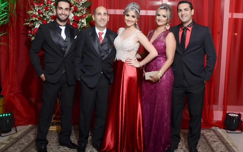 Jessyka Conceição (ao centro) com pai , mãe e irmão, era advogada no município de Novo Progresso (PA) Reprodução