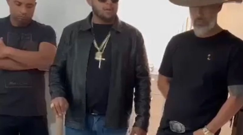 Grupo do chicote (foto:Reprodução)