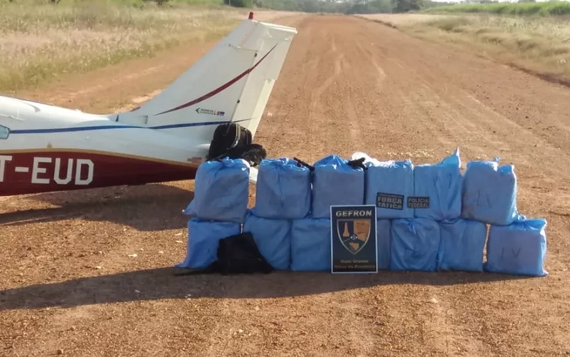 Segundo a polícia, droga proveniente da Bolívia seria encaminhada para a Europa — Foto: Gefron-MT