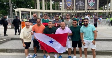 Amigos de adolescência do jogador Paulo Henrique Ganso acompanharam a final da Libertadores no Maracanã com tudo pago pelo Camisa 10 do Fluminense (Divulgação)
