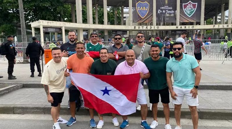 Amigos de adolescência do jogador Paulo Henrique Ganso acompanharam a final da Libertadores no Maracanã com tudo pago pelo Camisa 10 do Fluminense (Divulgação)