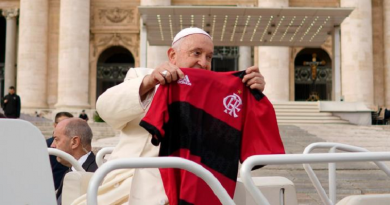 papa-francisco-camisa-flamengo-presente-vaticano