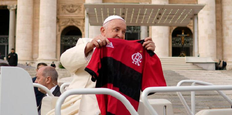 papa-francisco-camisa-flamengo-presente-vaticano