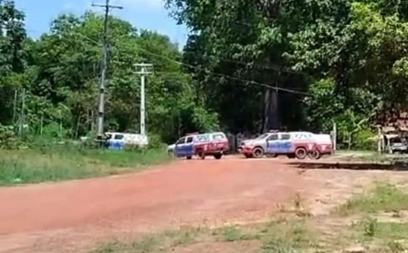 Ao menos cinco viaturas da Polícia Militar do Pará foram deslocadas para fazer buscas pelo suspeito de cometer o crime contra a criança (foto>Reprodução)