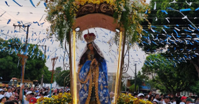 Imagem de Nossa Senhora da Conceição está preparada para o início da grande caminhada — Foto: Dominique Cavaleiro/g1