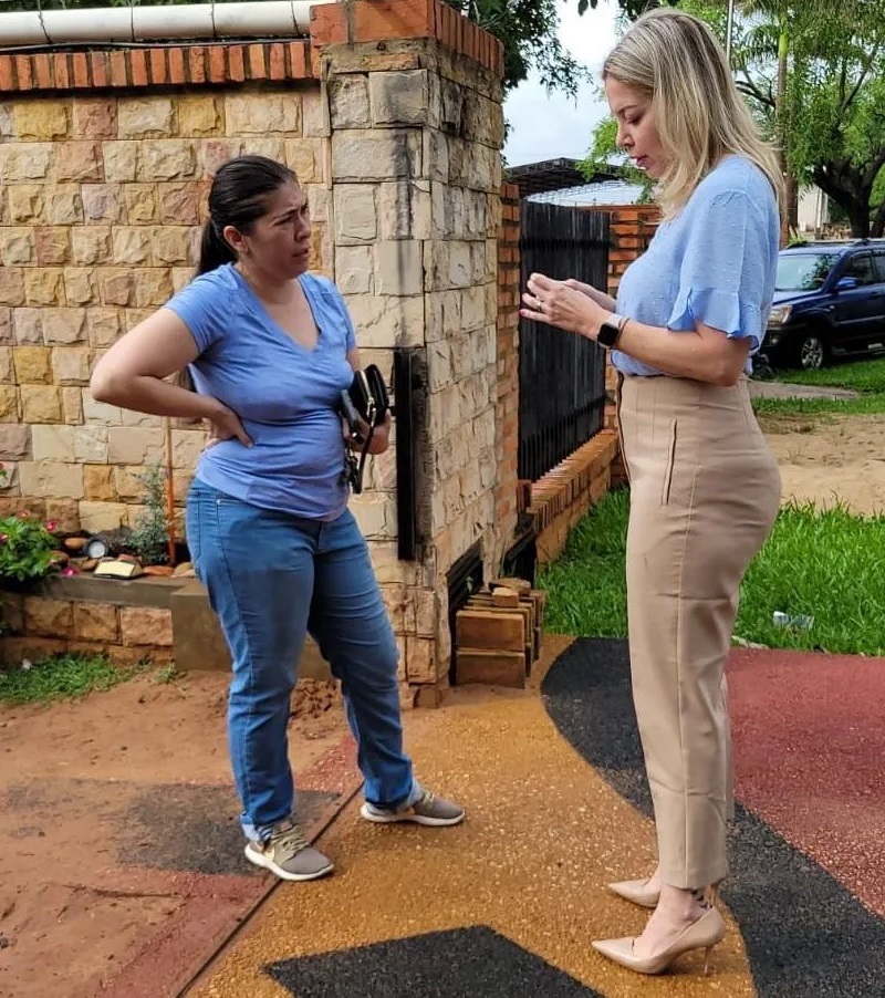 Momento em que a capitã Josefina Cuevas Galeano (à esq.), do Exército do Paraguai, é presa / Divulgação/Ministério Público do Paraguai