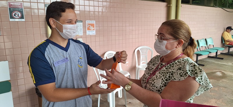 Jovem fez a doação para a equipe de oncologia do hospital- (Instituto Mais Saúde )