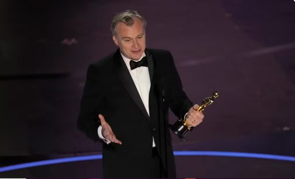 Christopher Nolan recebe prêmio de Melhor Direção no Oscar 2024 por 'Oppenheimer' — Foto: AP Photo/Chris Pizzello