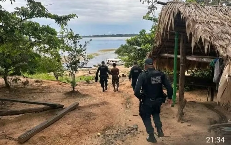 Suspeito de estupro de vulnerável foi levado de lancha pela Polícia Militar à sede do município de Oriximiná — Foto: Divulgação