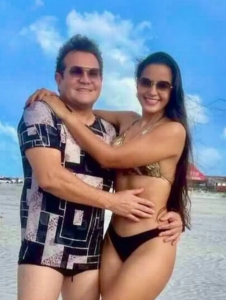 Ximbinha com a mulher, Karen Fernandes — Foto: Instagram