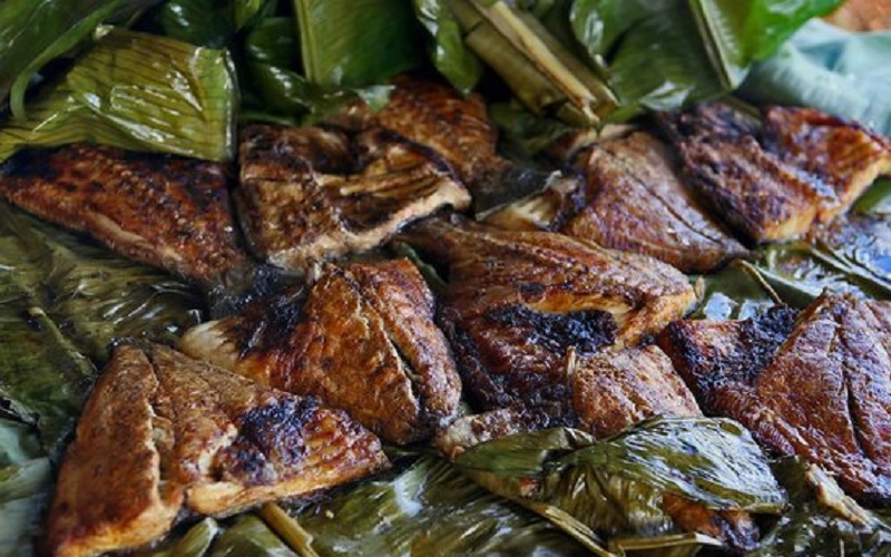 PATRIMÔNIO: Peixe assado na folha de bananeira é prato tradicional em Trairão. Foto: Reprodução