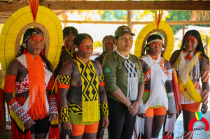 Cacique e Ô-é Paiakan Kaiapó — Foto: Alerhandro Rafalski e Rian Costa