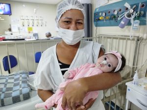 Maria Raimunda há 22 dias acompanha a filha Raphaela na UTI pediatrica do HRSP. Fotografia Ascom HRSP