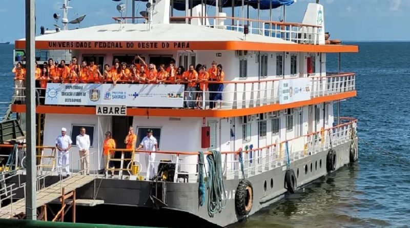 Barco hospital escola Abaré realiza quinta expedição do ano de 2023 com estudantes do Grupo Inspirali — Foto: Sílvia Vieira / g1