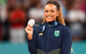 Rebeca se torna cada vez mais uma referência não só na ginástica | Foto: Luiza Moraes / COB