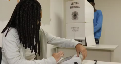 Mesários — Foto: Fernando Frazão/Agência Brasil