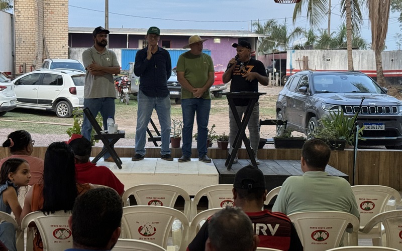 Participaram do evento o vereador Dirck Roberto Presidente da Câmara Municipal , Luizão candidato a vereador e o Prefeito Gelson Dill. 