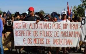 Manifestantes indígenas protestam contra o marco temporal na BR-174 (Foto: CIR)