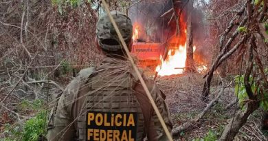 No local também foi realizada a destruição de motores estacionários e onze escavadeiras — Foto: Polícia Federal
