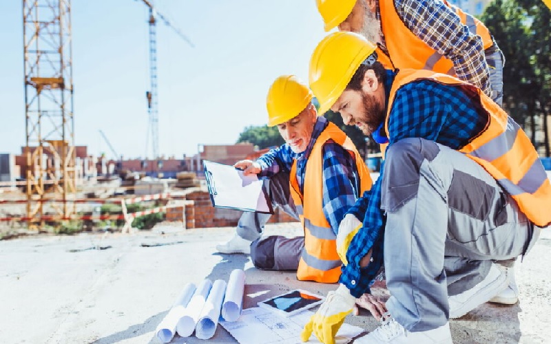 Trabalhadores – Créditos: depositphotos.com / ArturVerkhovetskiy