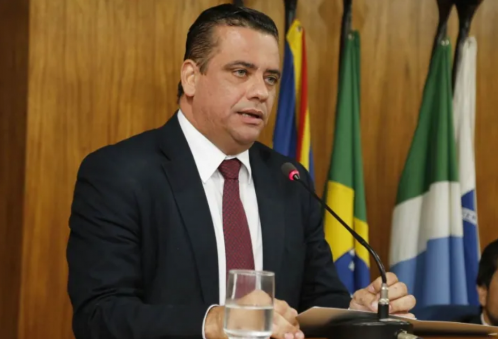 Trocar imagemTrocar imagem Sérgio Fernandes Martins - presidente do TJ-MS  Trocar imagemTrocar imagem Vladimir Abreu Da Silva - futuro vice-presidente do TJ-MS • Reprodução  Trocar imagemTrocar imagem Sideni Soncini Pimentel - futuro presidente do TJ-MS • Reprodução  Trocar imagemTrocar imagem Trocar imagemTrocar imagem Marcos José de Brito Rodrigues- desembargador do TJ-MS • Reprodução  Trocar imagemTrocar imagem5 de 5 Alexandre Aguiar Bastos - desembargador do TJ-MS • Reprodução