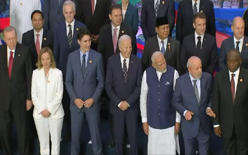 Detalhe da foto de família no G20 do Rio — Foto: Reprodução/GloboNews