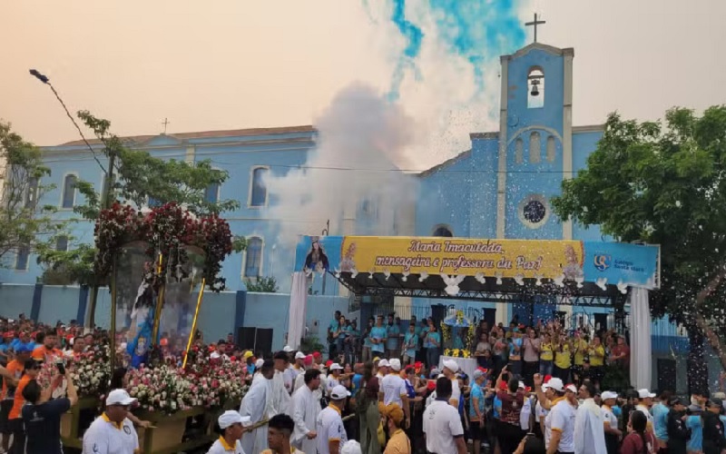 Homenagem do Colégio Santa Clara à Nossa Senhora da Conceição — Foto: Sílvia Vieira / g1