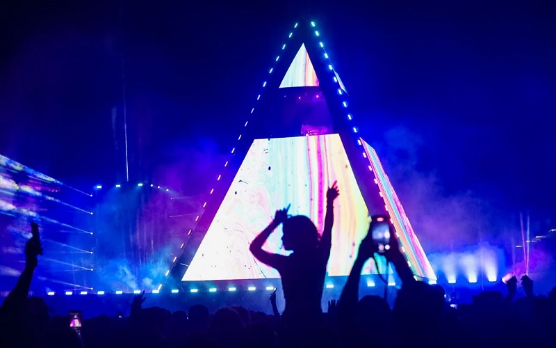 Multidão acompanha do show do dj Alok em Belém. Foto: Irene Almeida/Diário do Pará