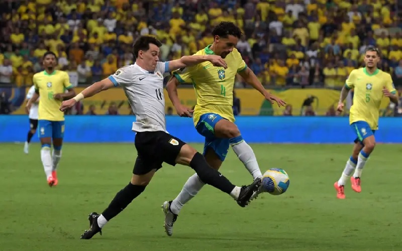 Marquinhos, jogador da Seleção Brasileira, em partida contra o Uruguai (Foto:NELSON ALMEIDA / AFP)
