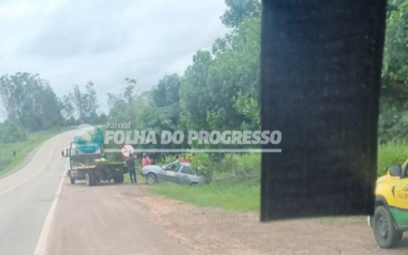 Um segundo veículo foi acionado para resgatar o veículo acidentado, e conforme informação acabou caindo na ribanceira e teve que ser puxado, não houve danos.