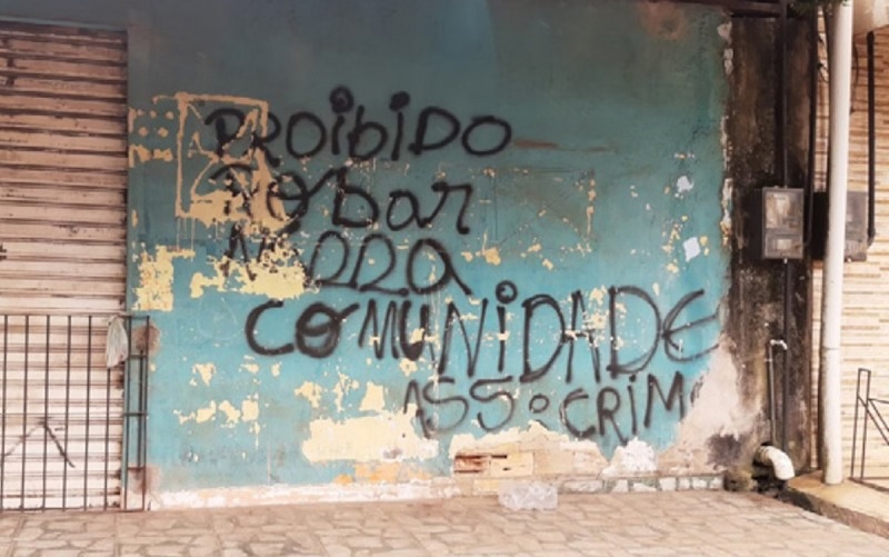 Pichação de facção em Barcarena (PA): "proibido roubar nossa -(Foto:Acervo do IMC (Junho/2024comunidade"