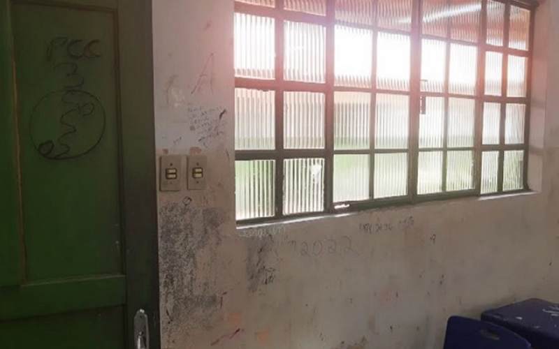 Pichação com símbolo do PCC em escola pública de Marabá (PA)