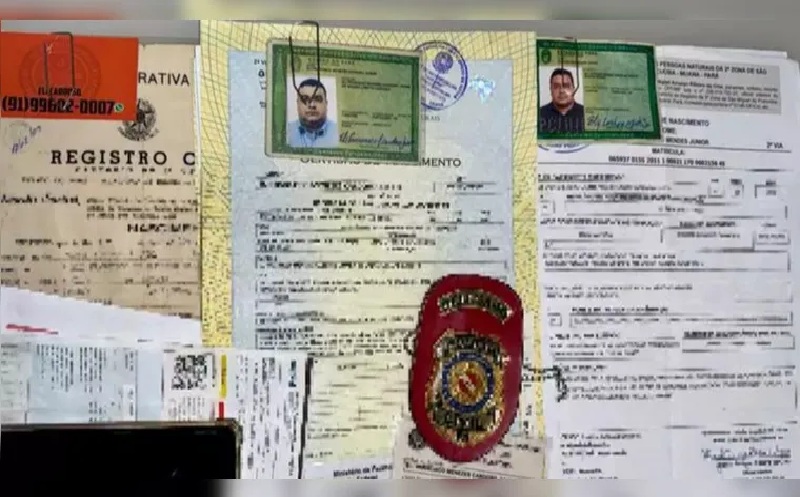 Policiais descobriram 3 identidades falsas durante as buscas. | (Divulgação/Polícia Civil)